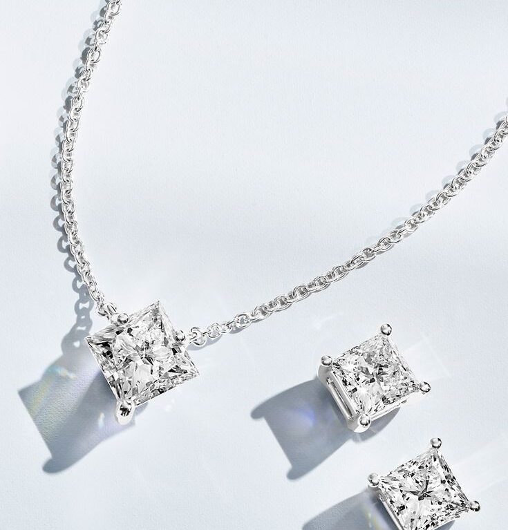Showcasing best Chain with Earings Jewelry with Diamonds